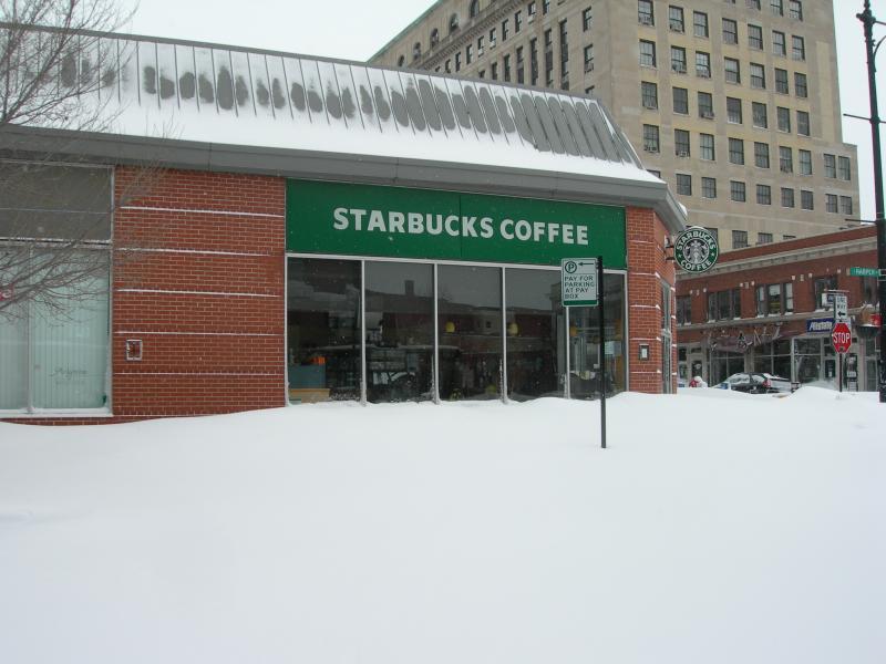 A Hyde Park Starbucks amidst the drifts. (Photo by Erin Whalen '13.) 