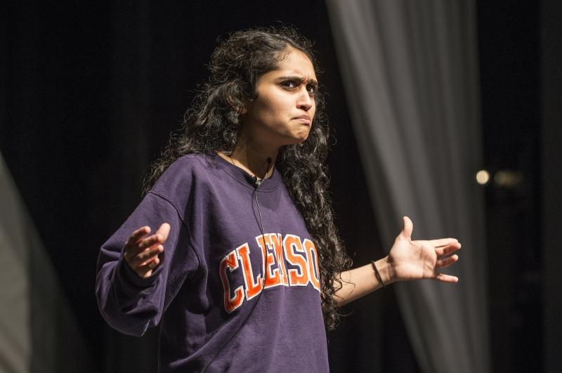 Yogini Patel, '18, searches for Professor Stone.