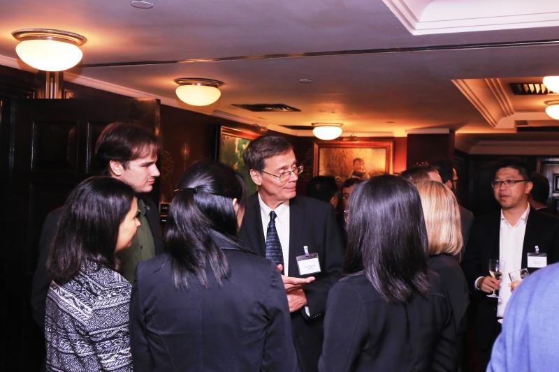 Tom Albrecht, ’79 (center) talks with students.