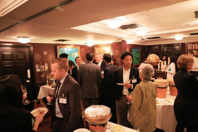 Law School students mingle with University of Chicago alumni in Hong Kong. This event was generously hosted by Bryant Edwards, ’81, at the China Club.