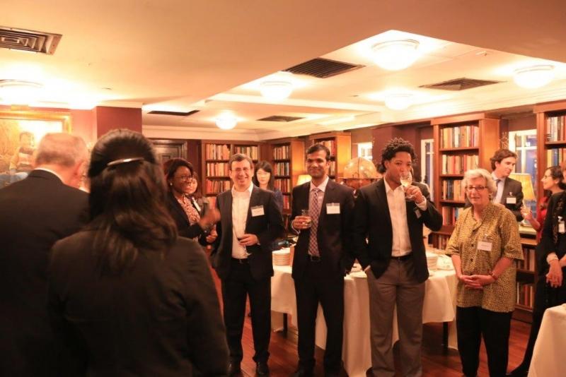 Law School students mingle with University of Chicago alumni in Hong Kong. This event was generously hosted by Bryant Edwards, ’81, at the China Club.