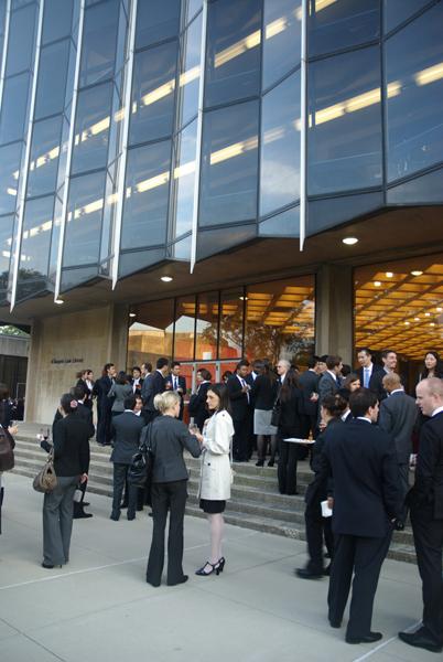 1Ls and LLMs hang out with Law School professors and administrators at Entering Students Dinner.